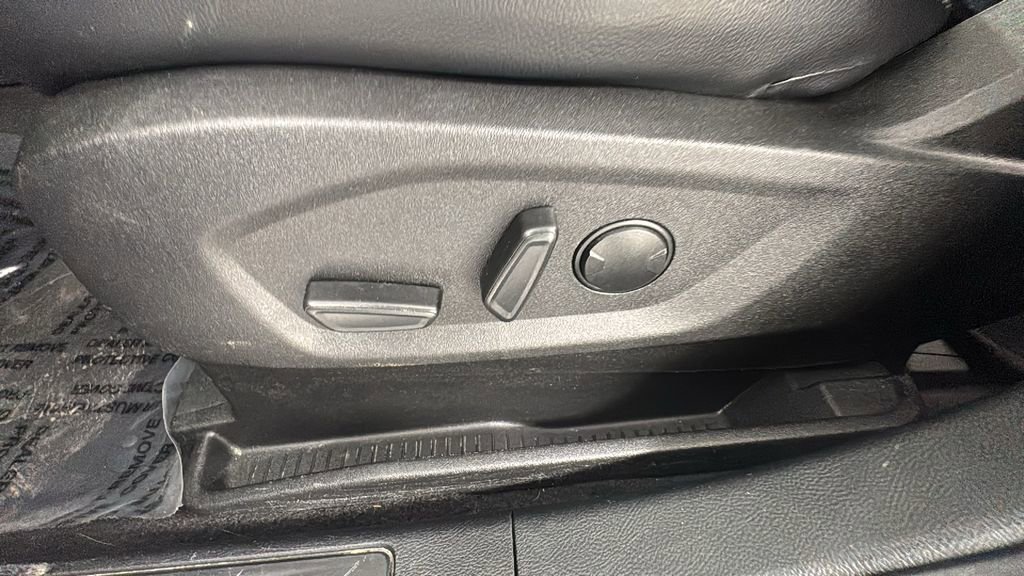 Used 2023 Ford Edge SEL image 11