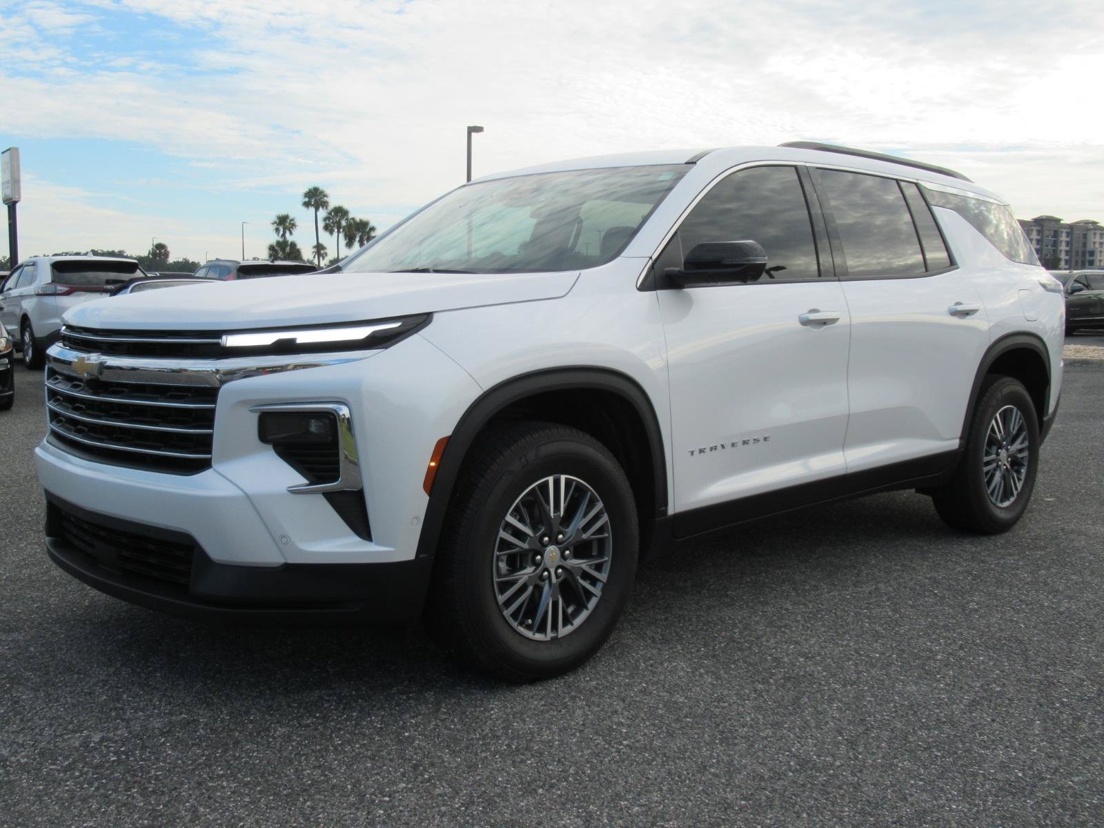 Used 2024 Chevrolet Traverse LT w/ Enhanced Driving Package FWD image 3