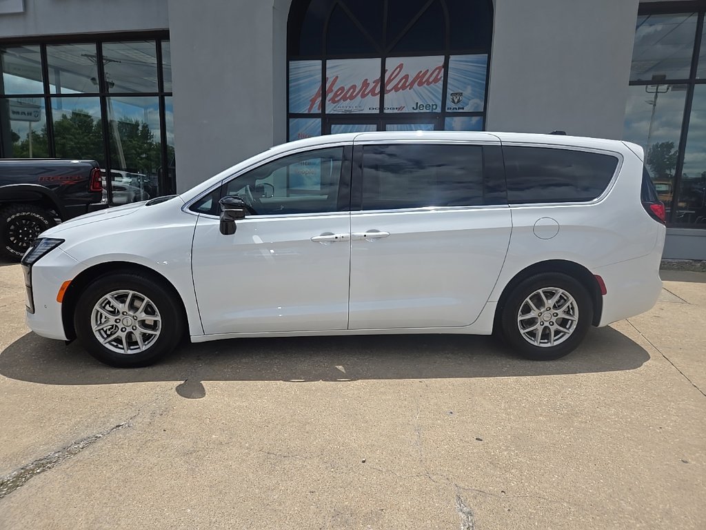 New 2027 Chrysler Pacifica Select w/ Family Tech Group FWD image 6