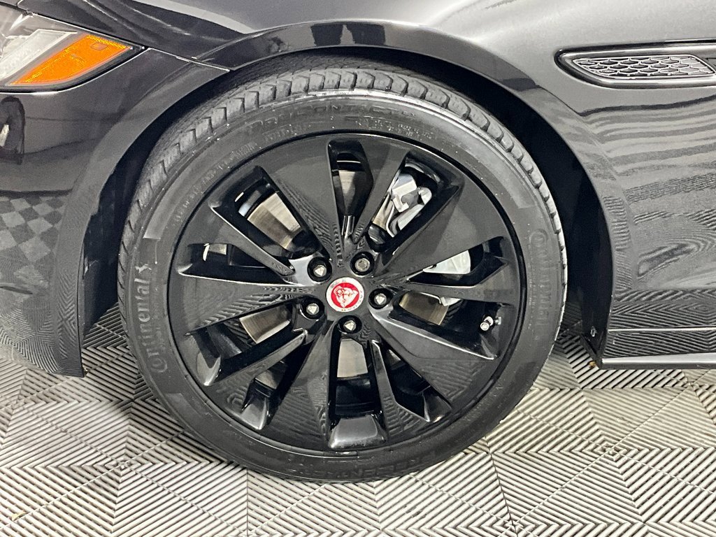 Used 2022 Jaguar XF R-Dynamic SE image 30