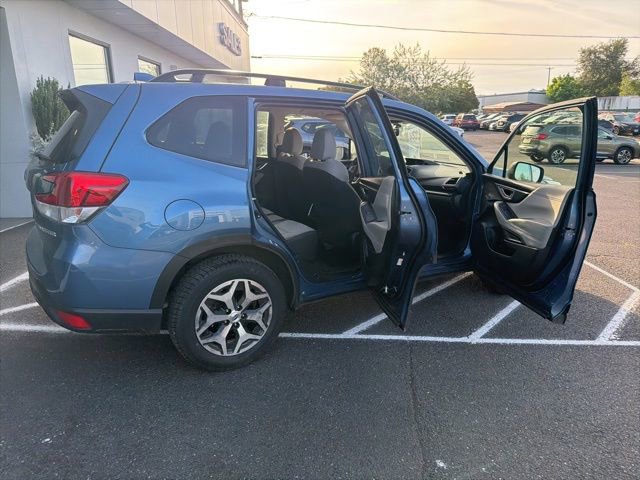 Used 2023 Subaru Forester Premium AWD/4WD image 10