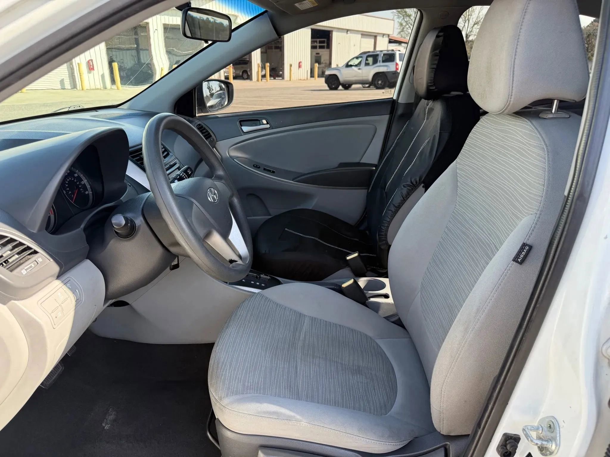 Used 2015 Hyundai Accent GLS image 2