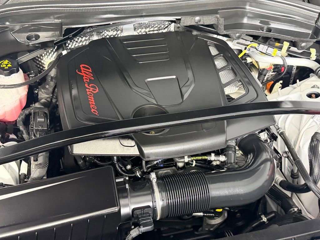 Used 2024 Alfa Romeo Stelvio Veloce image 38