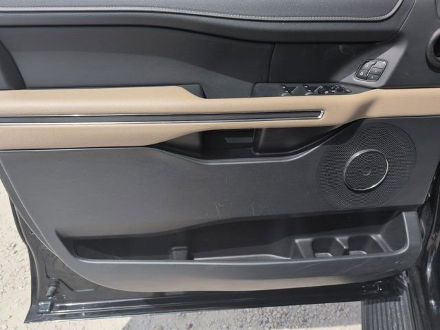 Used 2024 Ford Expedition Max XLT image 11