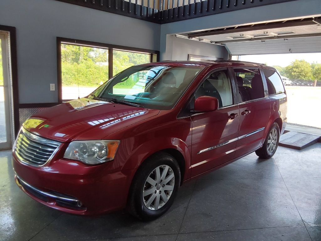 Used 2014 Chrysler Town & Country Touring FWD image 10
