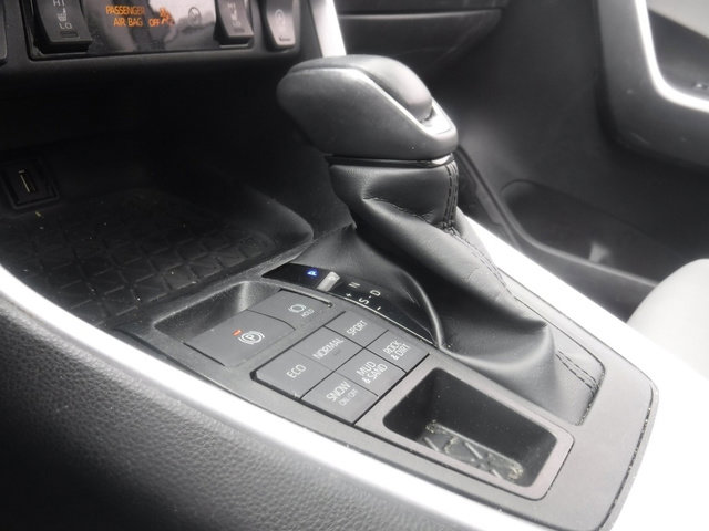 Used 2020 Toyota RAV4 XLE Premium image 38