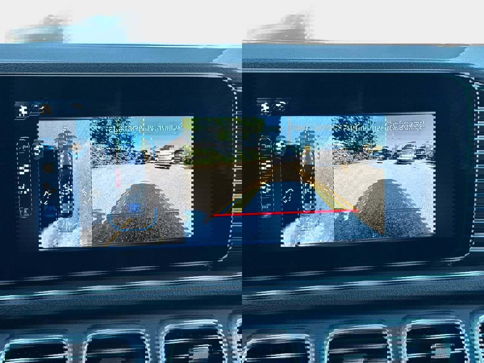 Used 2025 Mercedes-Benz GLE 350 4MATIC image 25