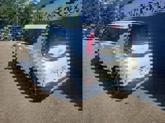 Used 2023 Kia Soul EX image 8