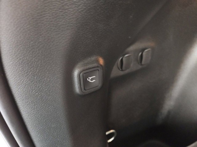 Used 2019 Jeep Cherokee Latitude Plus w/ Comfort/Convenience Group image 12