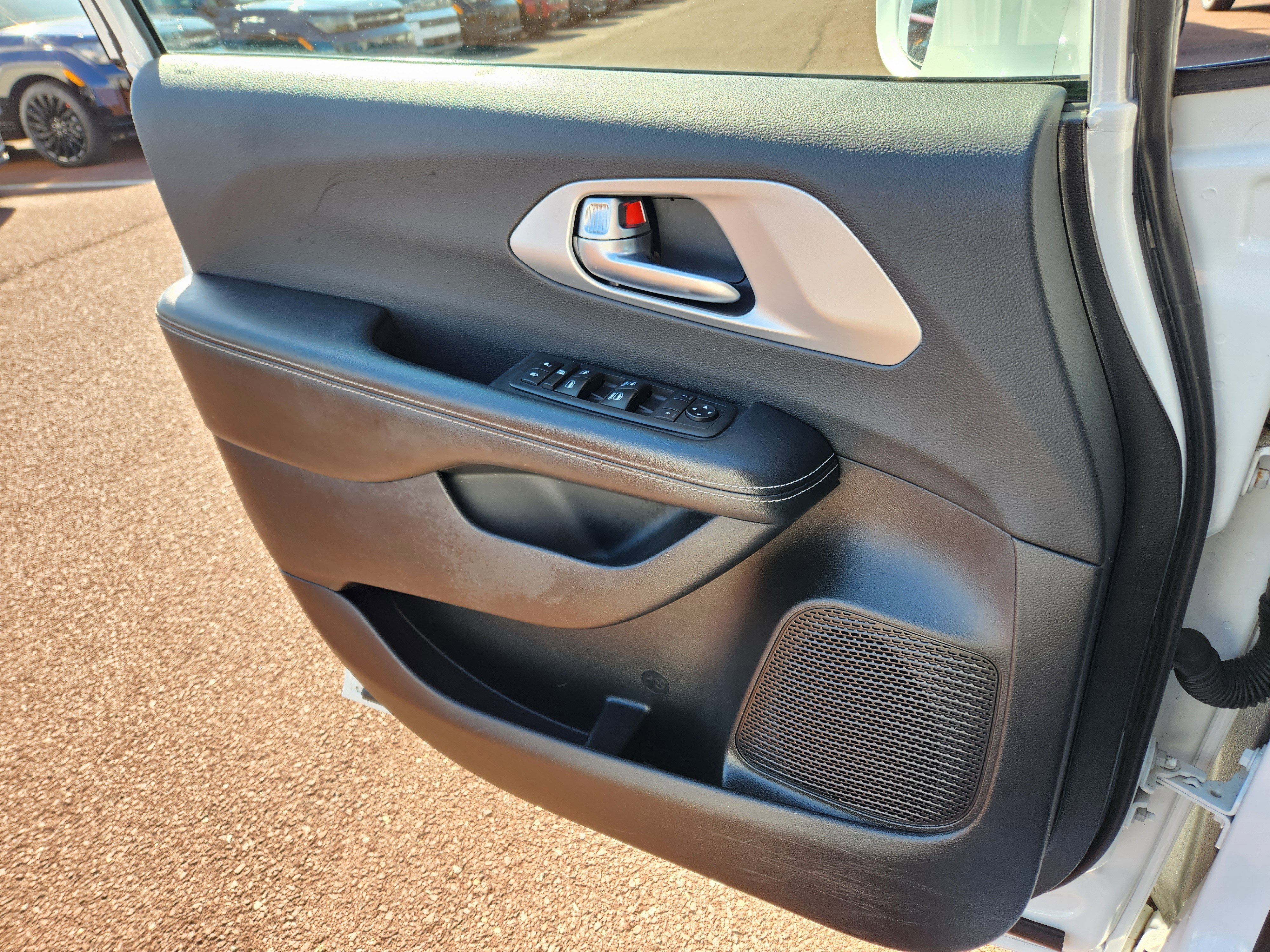 Used 2019 Chrysler Pacifica Touring Plus w/ S Appearance Package image 24