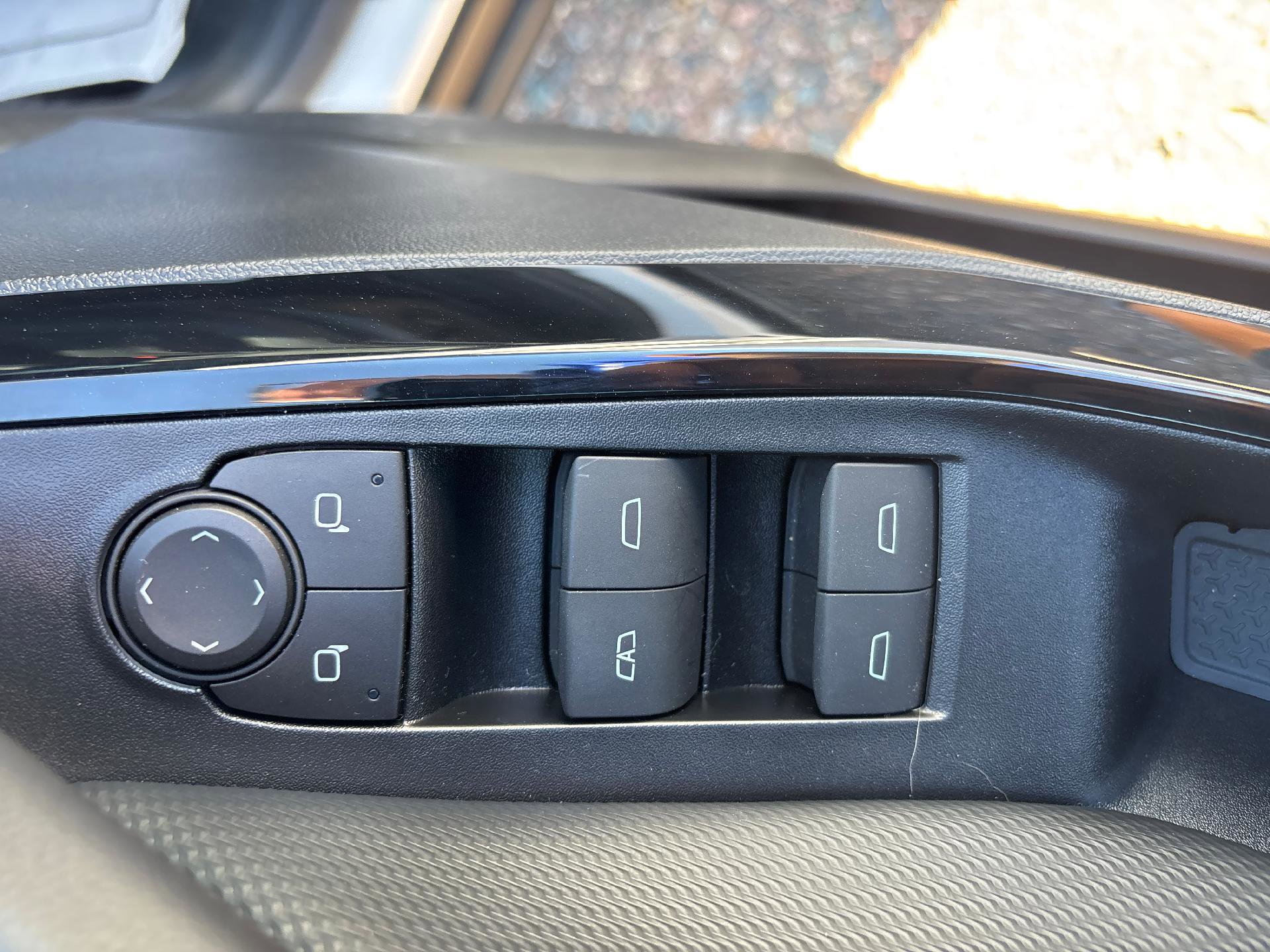 Used 2025 Chevrolet Equinox LT w/ Convenience Package II image 15