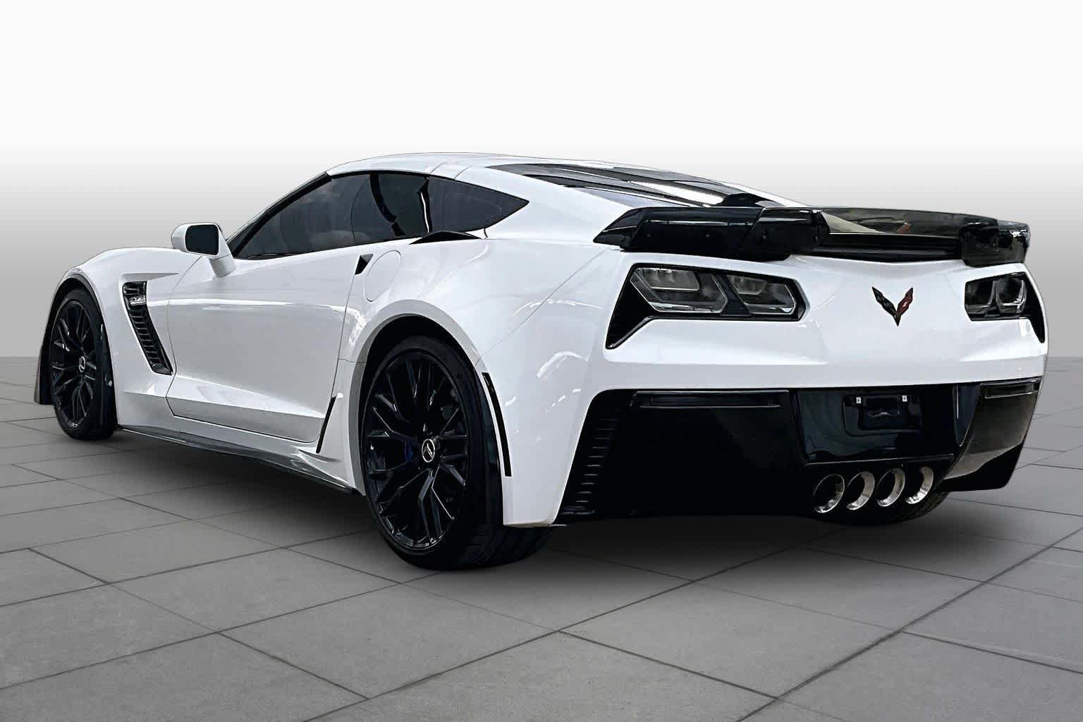 Used 2015 Chevrolet Corvette Z06 w/ 2LZ Preferred Equipment Group RWD image 12