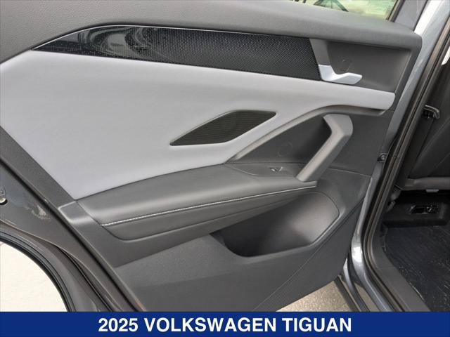 New 2025 Volkswagen Tiguan SE AWD/4WD image 16