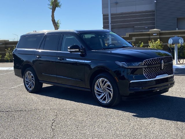 Used 2025 Lincoln Navigator L Reserve AWD/4WD image 9