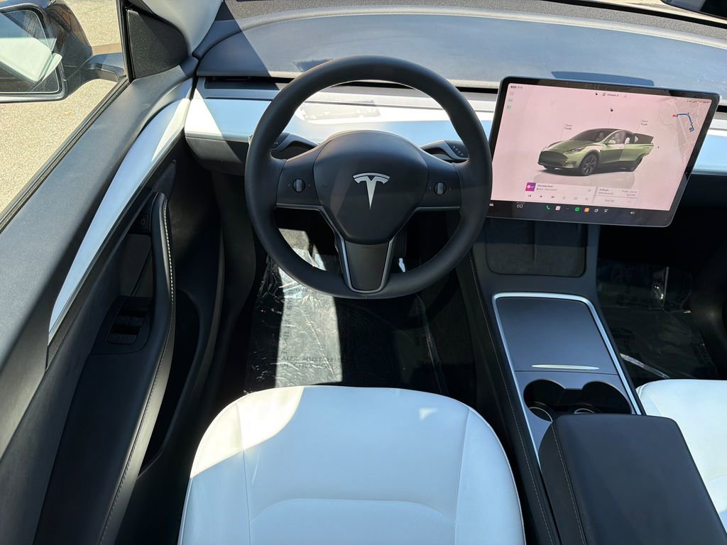 Used 2024 Tesla Model Y Long Range AWD/4WD image 17