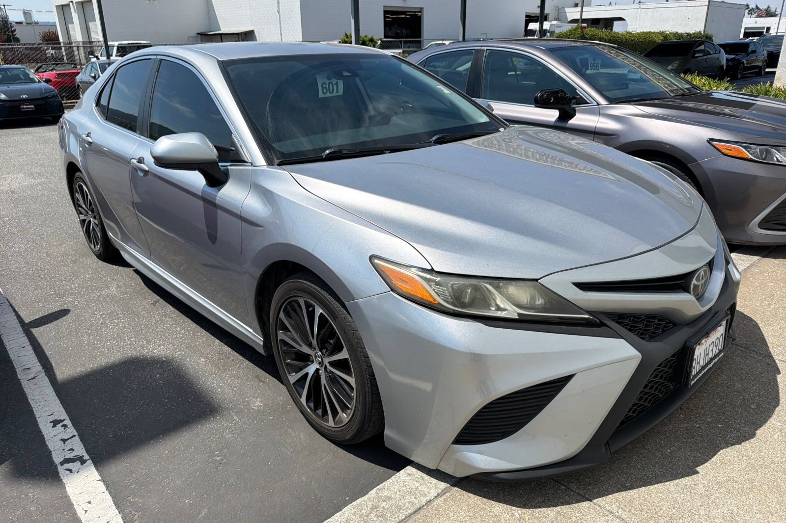 Used 2019 Toyota Camry SE FWD image 2