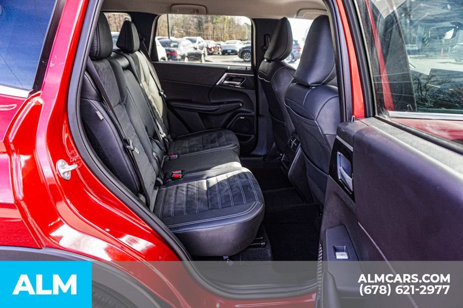 Used 2025 Mitsubishi Outlander SE image 24