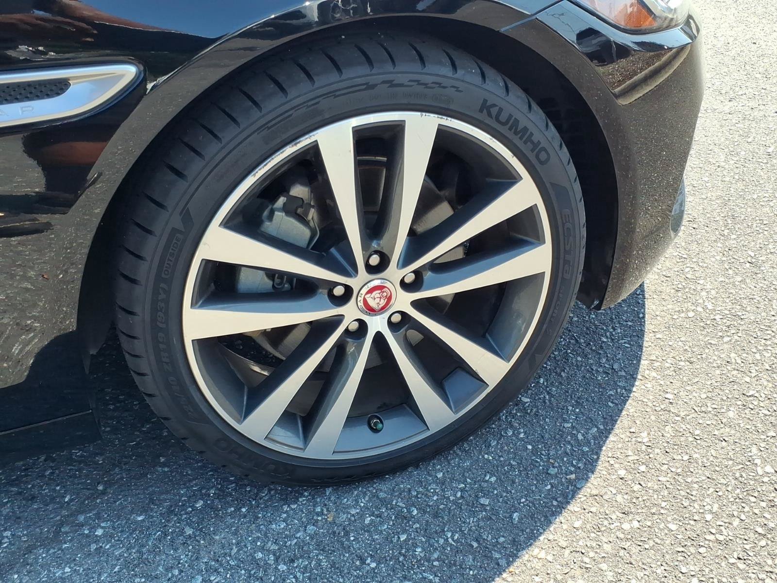 Used 2020 Jaguar XE S RWD image 12