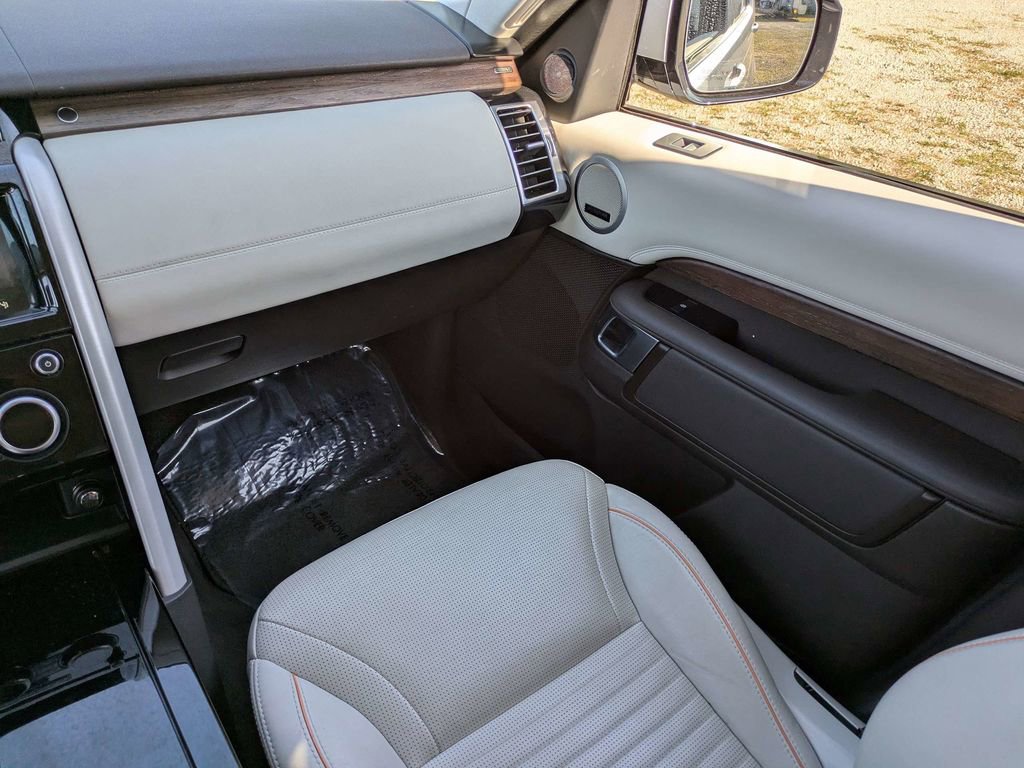 Used 2020 Land Rover Discovery HSE AWD/4WD image 20