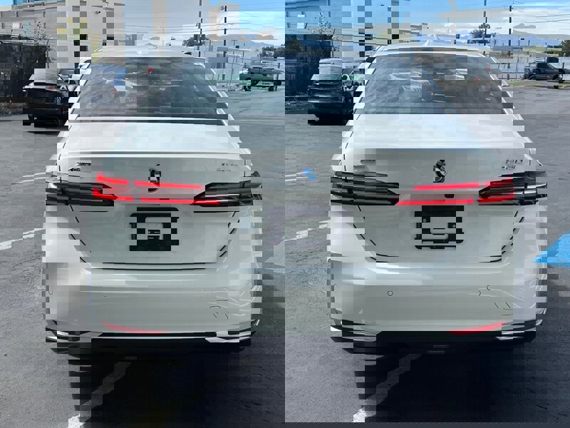 Used 2024 BMW 530i xDrive image 6