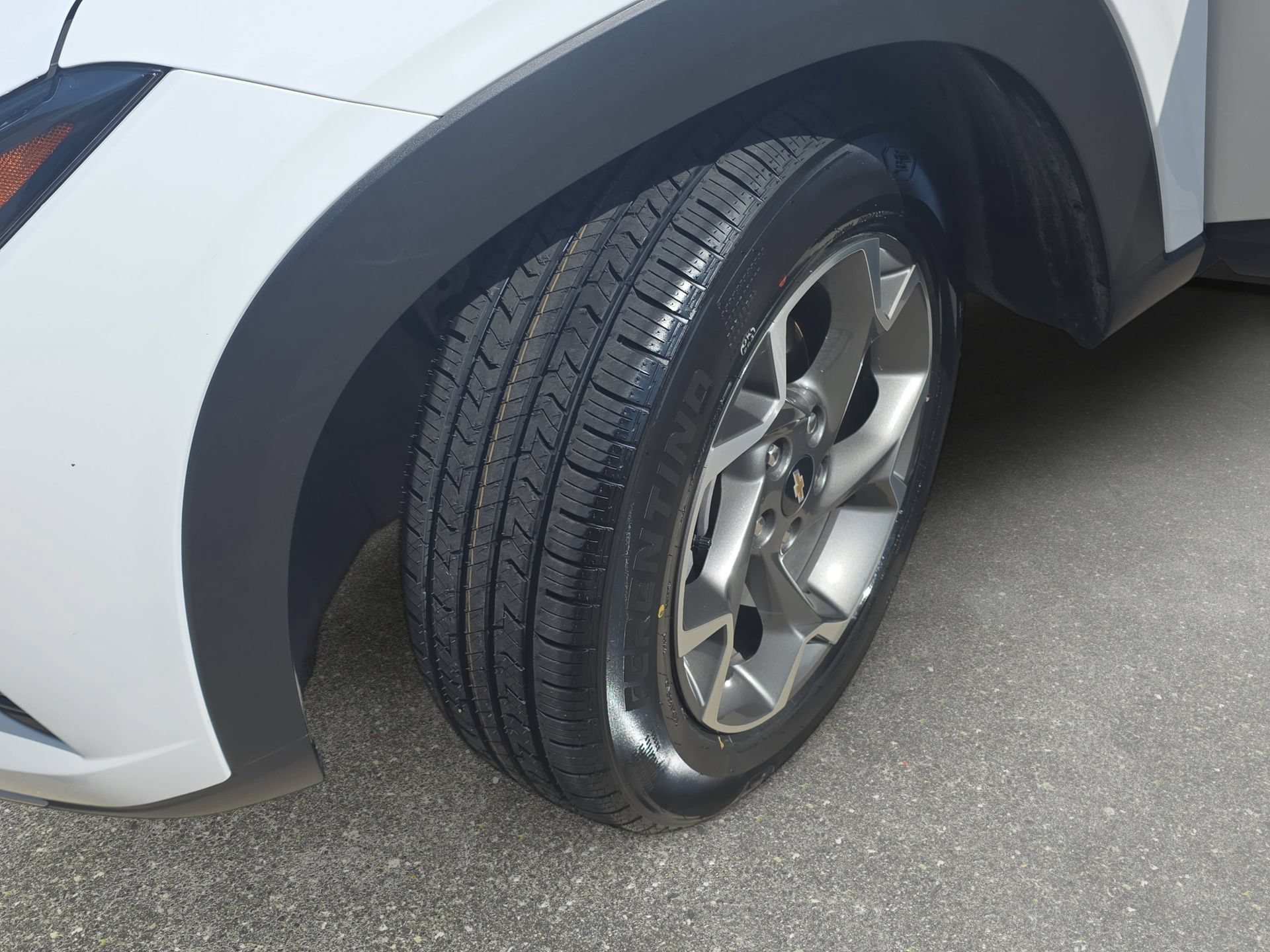 Used 2025 Chevrolet Trax LT FWD image 30