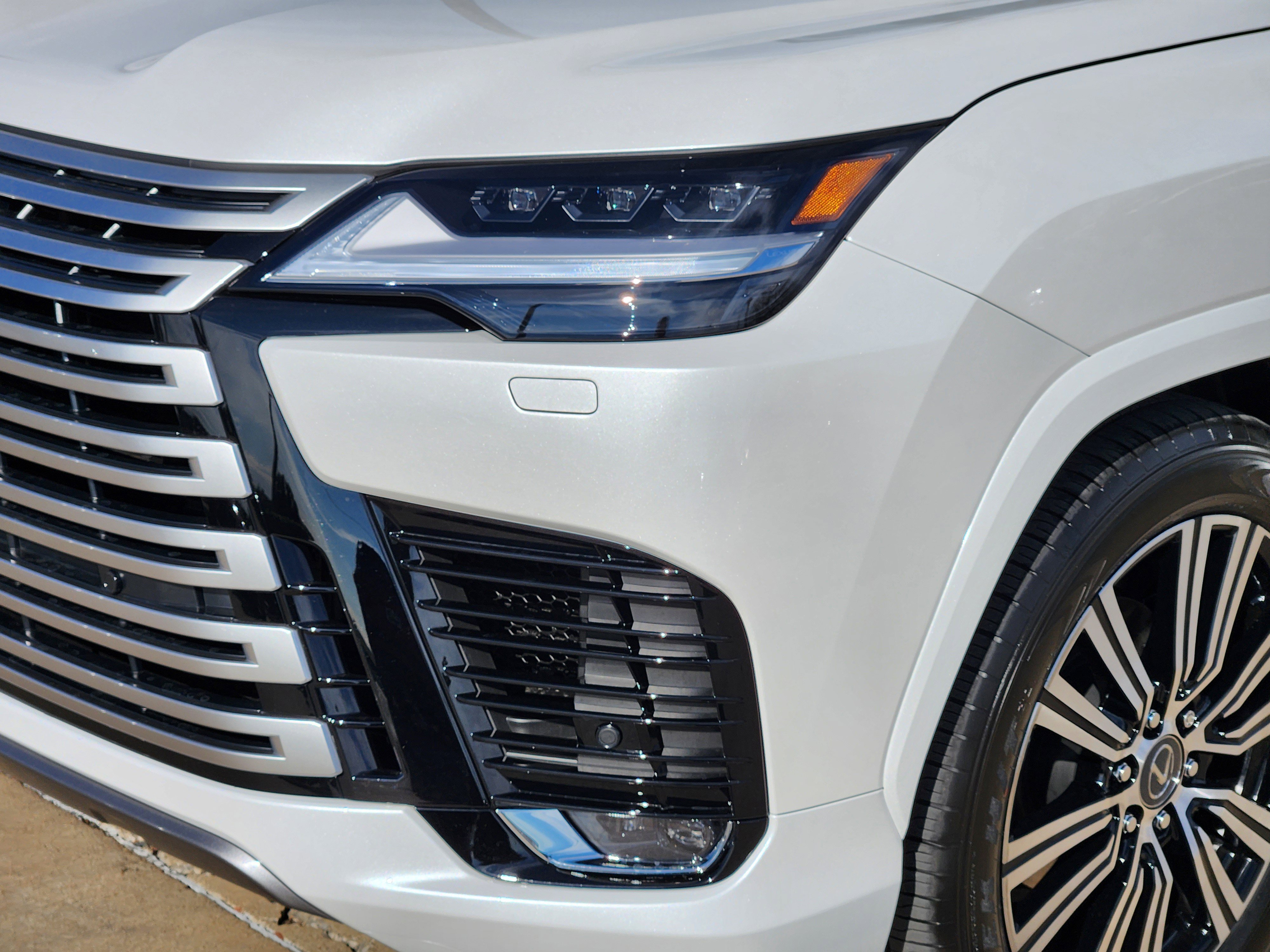 New 2026 Lexus LX 600 4WD w/ Luxury Package image 5