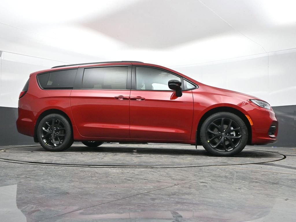 New 2026 Chrysler Pacifica Select w/ S Appearance Package FWD image 41
