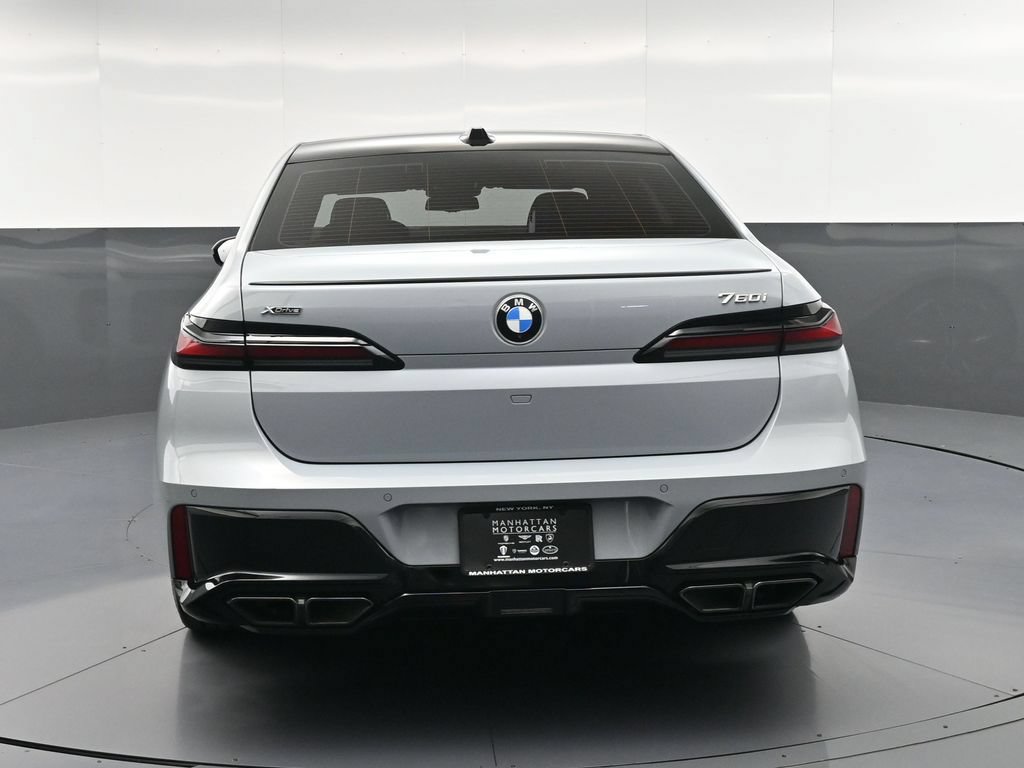 Used 2025 BMW 760i xDrive AWD/4WD image 7