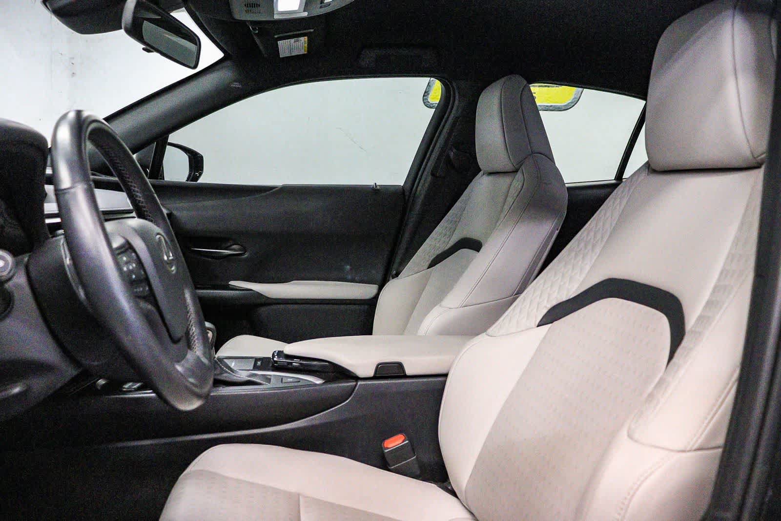 Used 2022 Lexus UX 200 w/ Accessory Package (Z2) FWD image 17