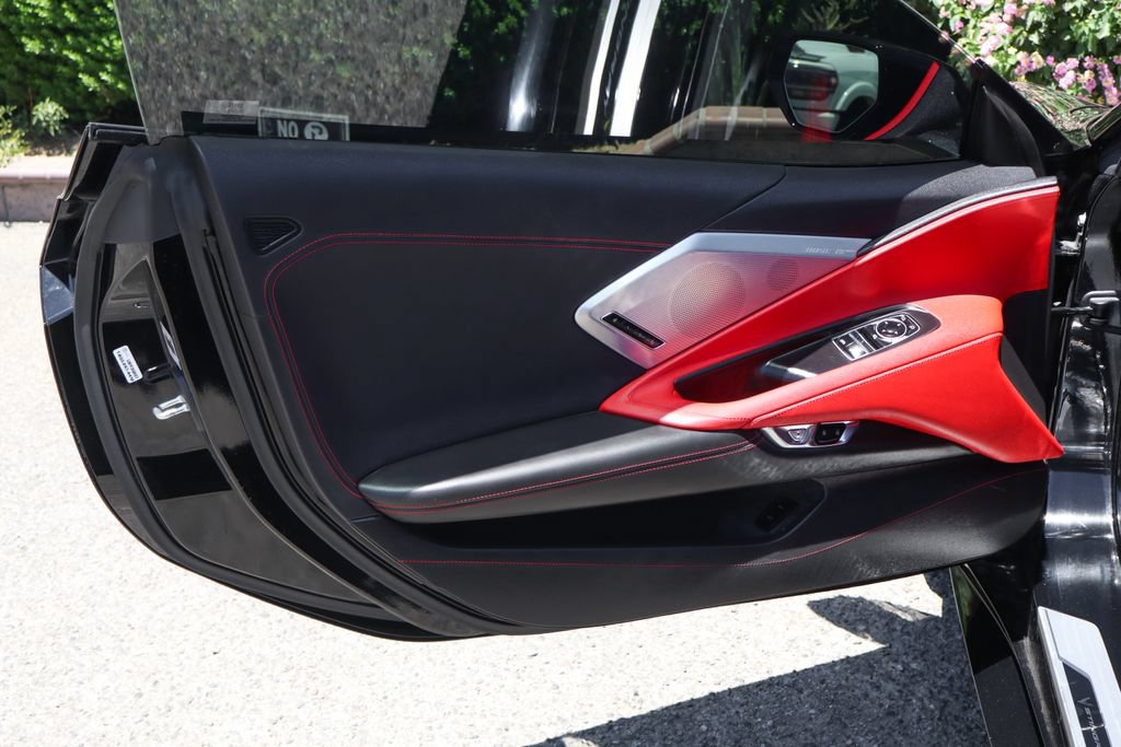 Used 2021 Chevrolet Corvette Stingray Preferred Cpe w/ Z51 Performance Package RWD image 17