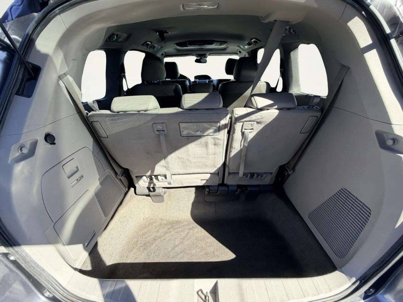 Used 2015 Honda Odyssey Touring Elite image 9