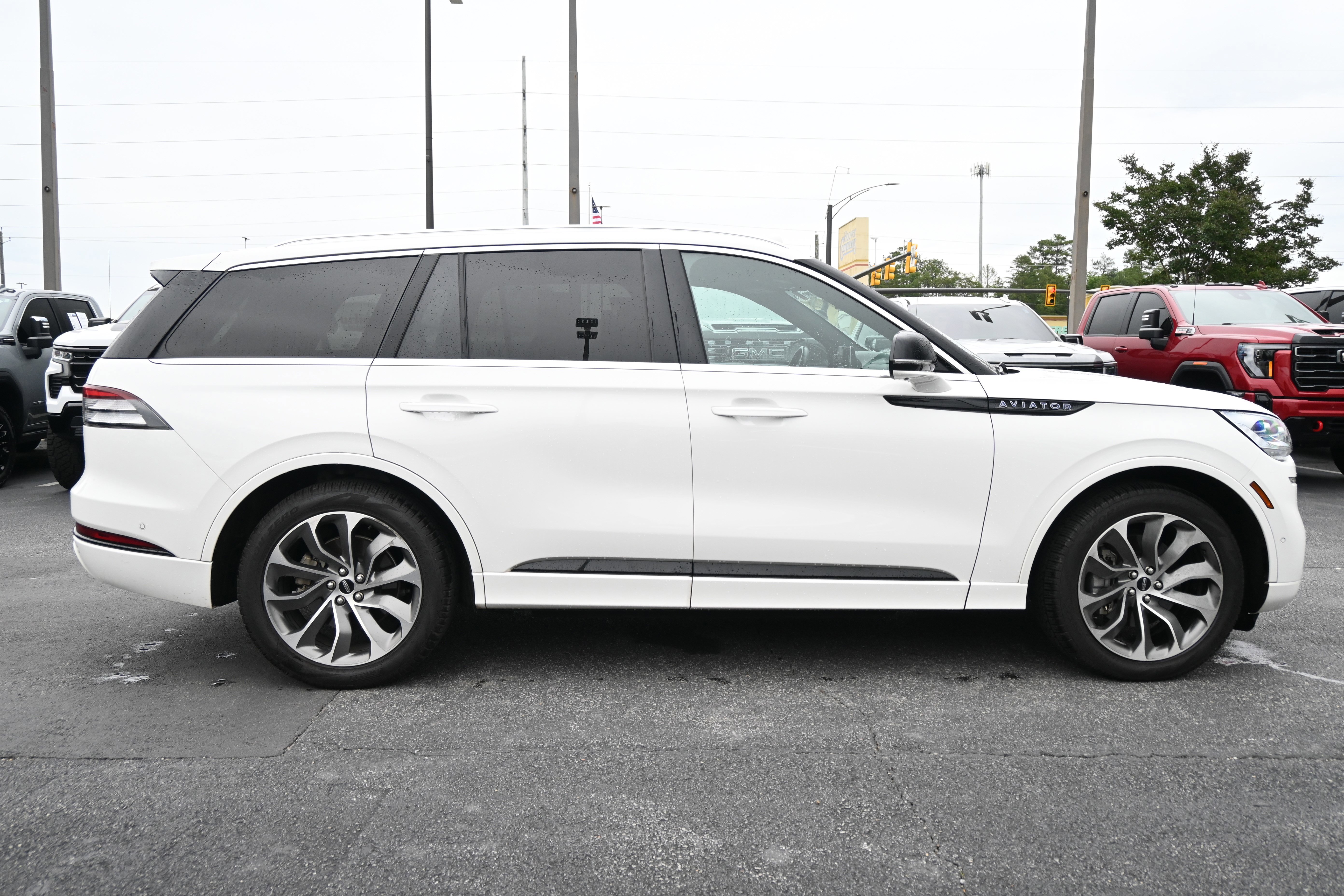Used 2021 Lincoln Aviator Grand Touring w/ Equipment Group 302A AWD/4WD image 13