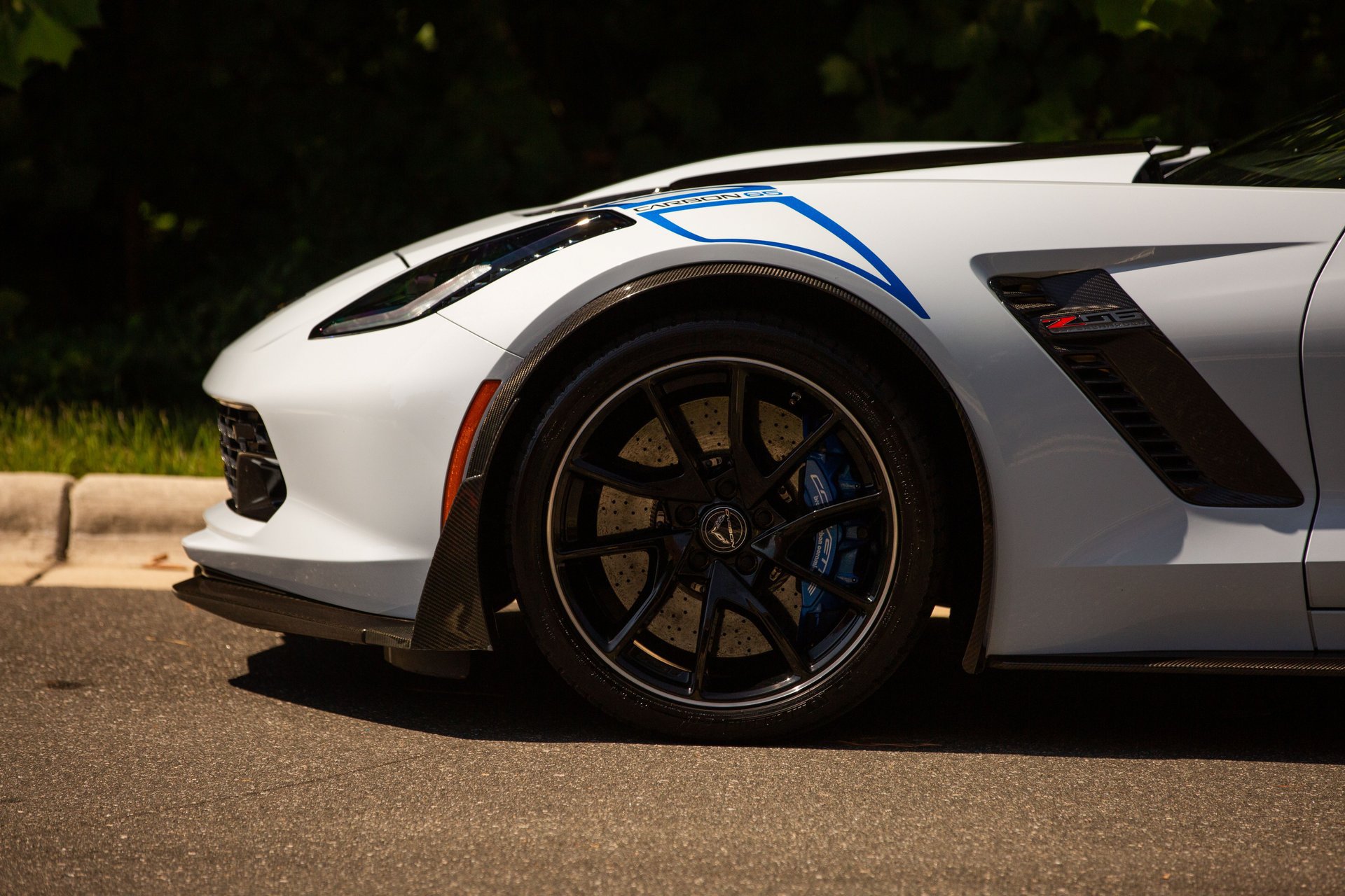 Used 2018 Chevrolet Corvette Z06 w/ Carbon 65 Edition RWD image 9