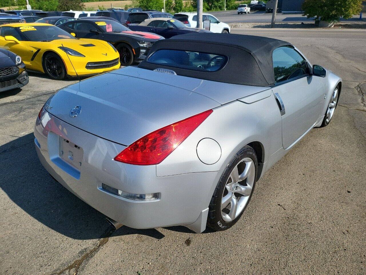 Used 2006 Nissan 350Z Enthusiast w/ (S02) Side Air Bags Pkg RWD image 9