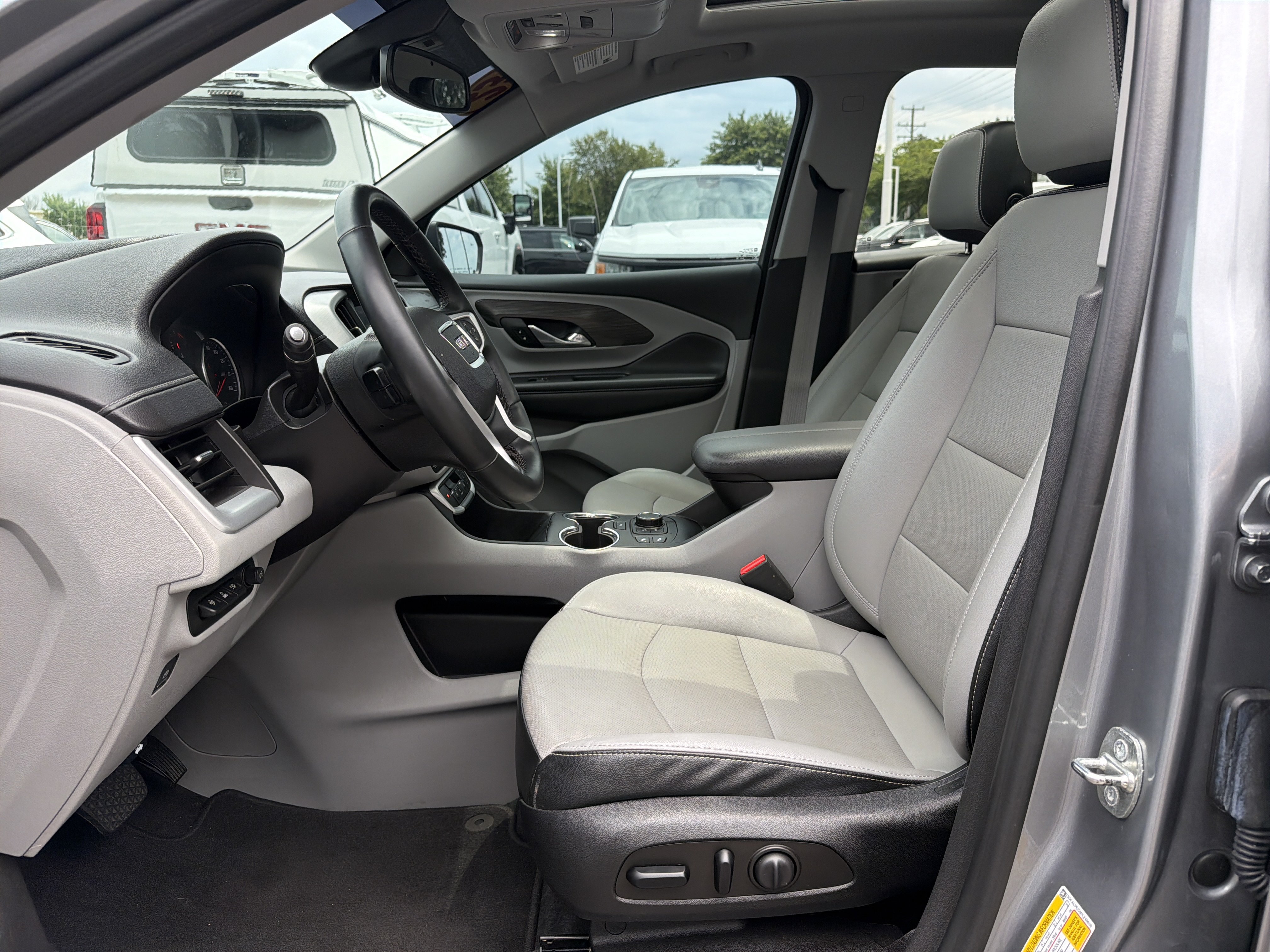 Used 2023 GMC Terrain SLT w/ Tech Package FWD image 16