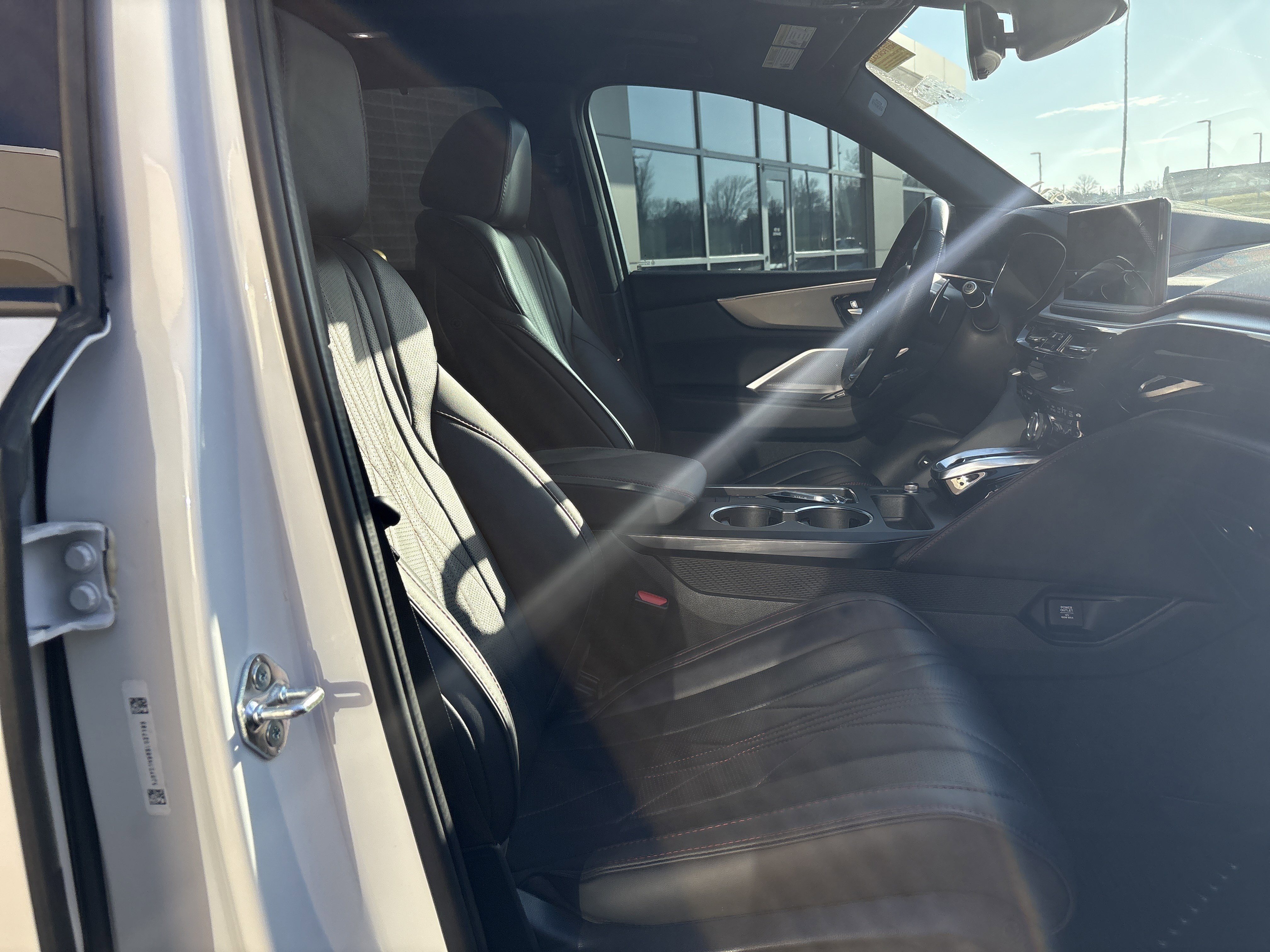 Used 2025 Acura MDX A-Spec image 38
