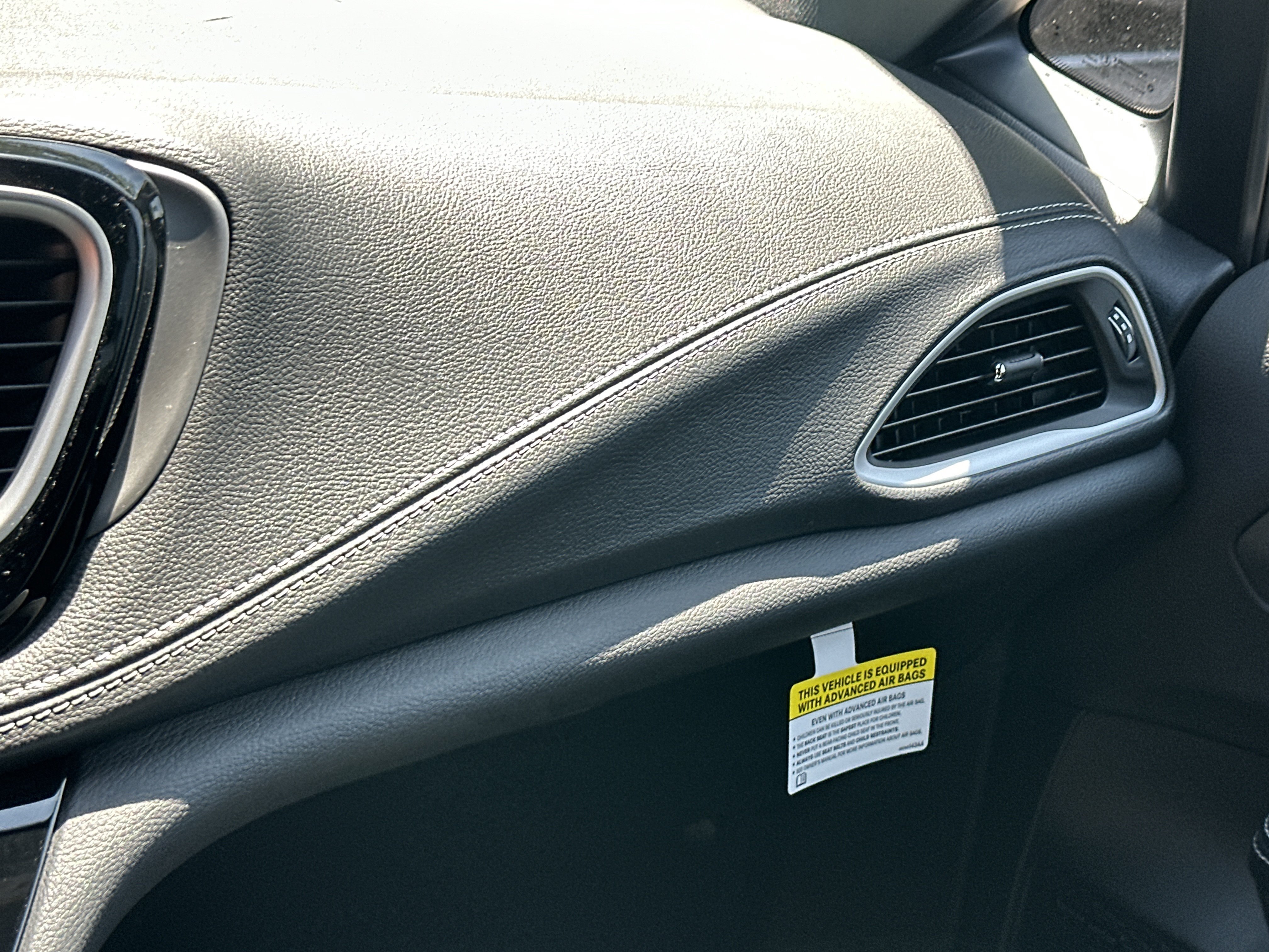 New 2027 Chrysler Pacifica Limited FWD image 5