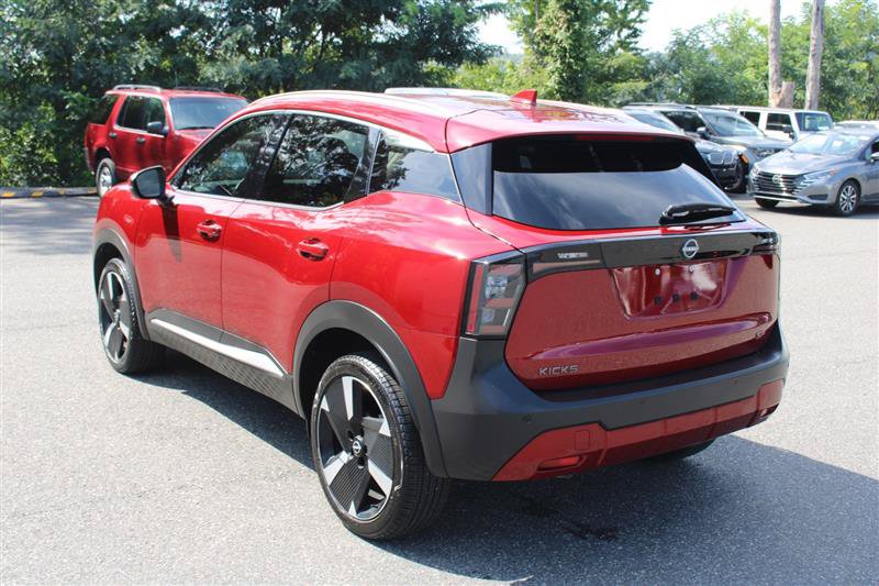 Used 2025 Nissan Kicks SR FWD image 6