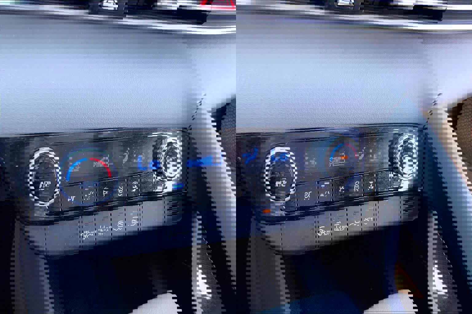 Used 2021 Hyundai Elantra SEL image 31