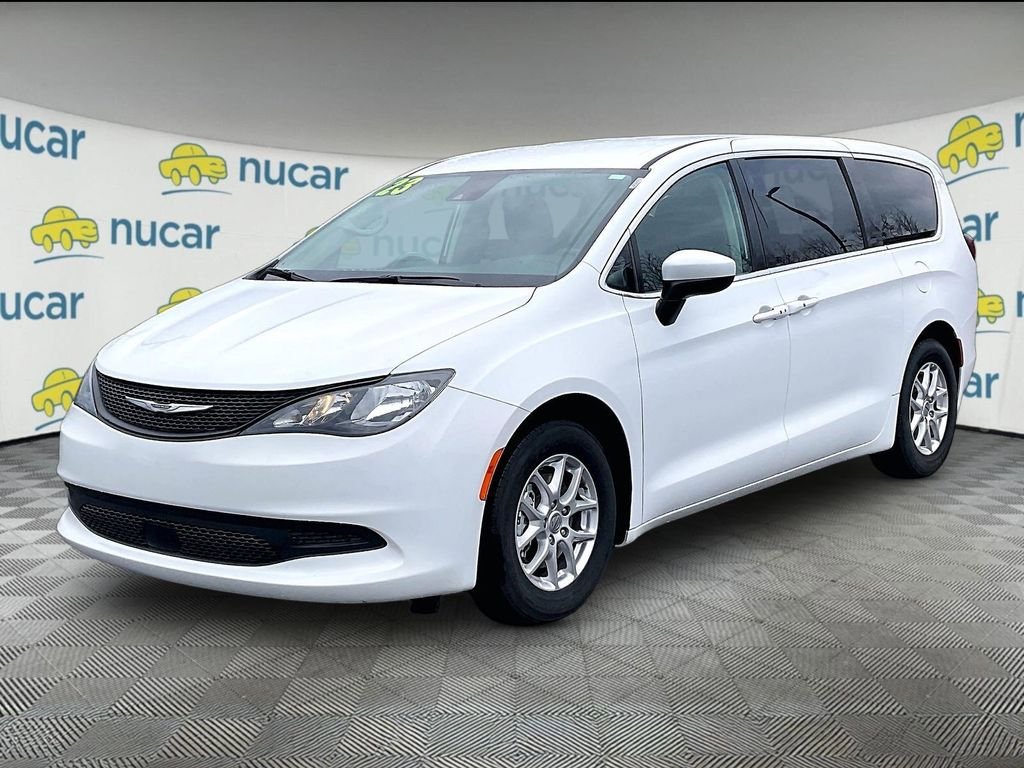Used 2023 Chrysler Voyager LX FWD image 3
