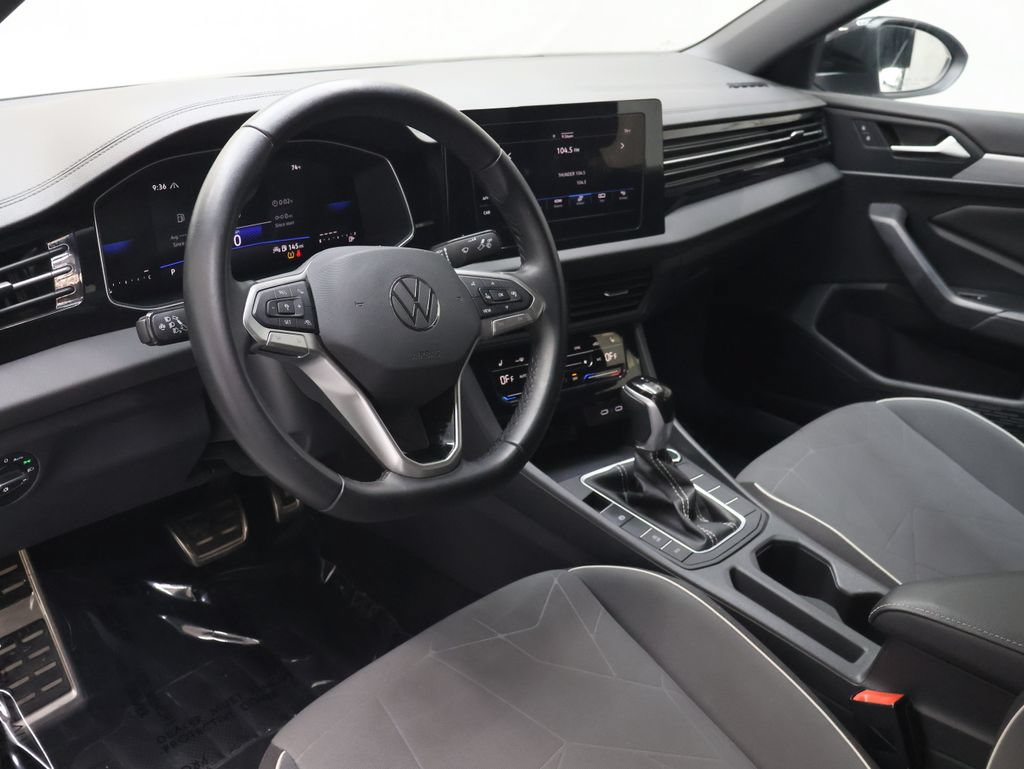 Used 2025 Volkswagen Jetta Sport FWD image 17