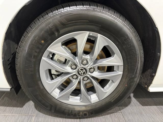 Used 2024 Toyota Sienna XLE FWD image 22