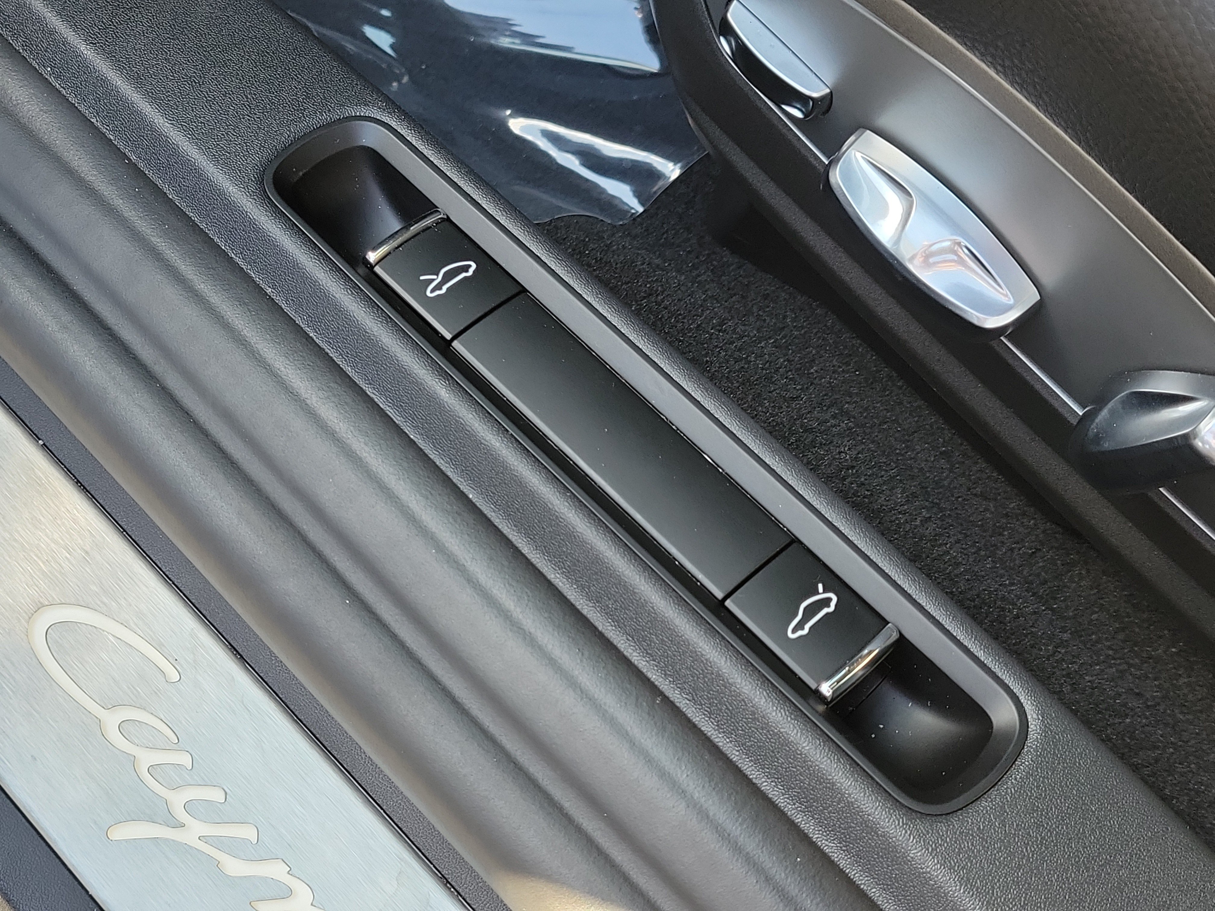 Used 2024 Porsche 718 Cayman RWD image 14