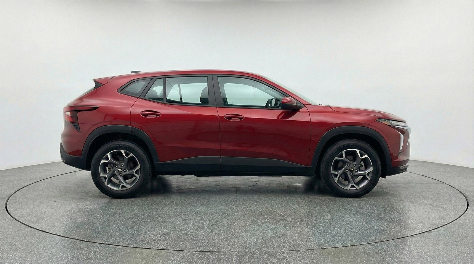 Used 2025 Chevrolet Trax LT FWD image 11