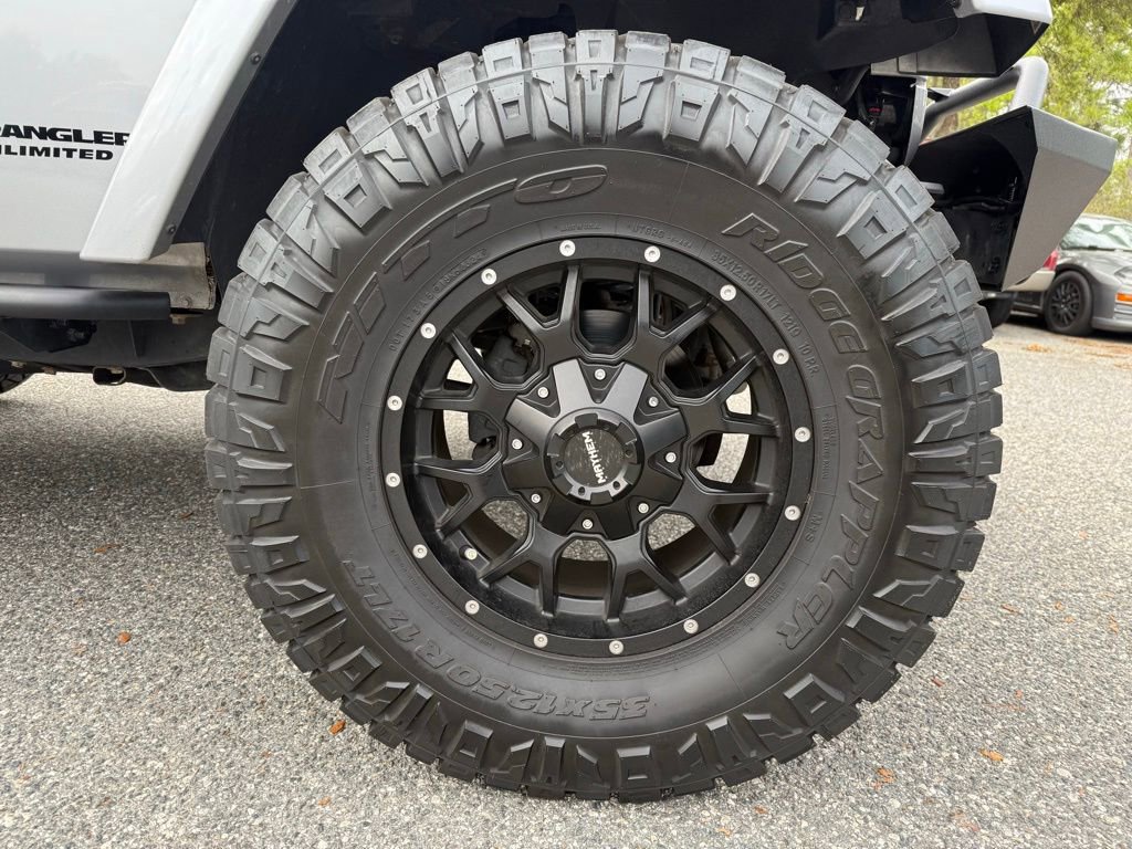 Used 2017 Jeep Wrangler Sahara image 7