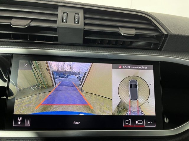 Used 2020 Audi Q3 2.0T Prestige w/ Prestige Package image 18