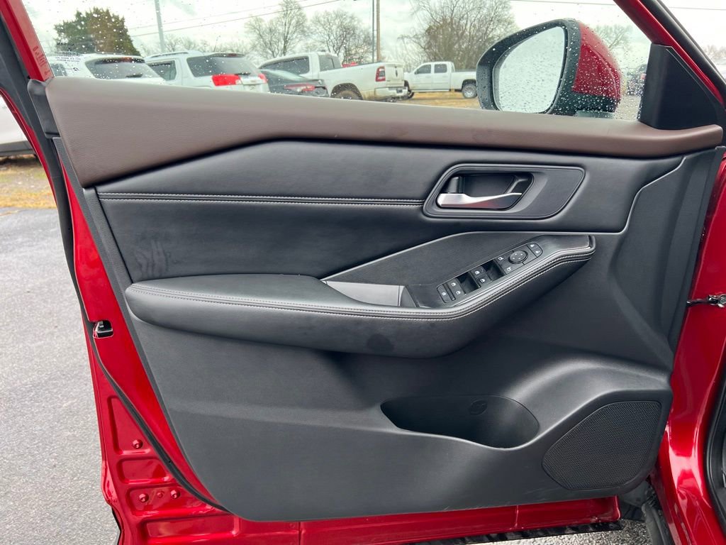 Used 2022 Nissan Rogue SV w/ SV Premium Package image 13