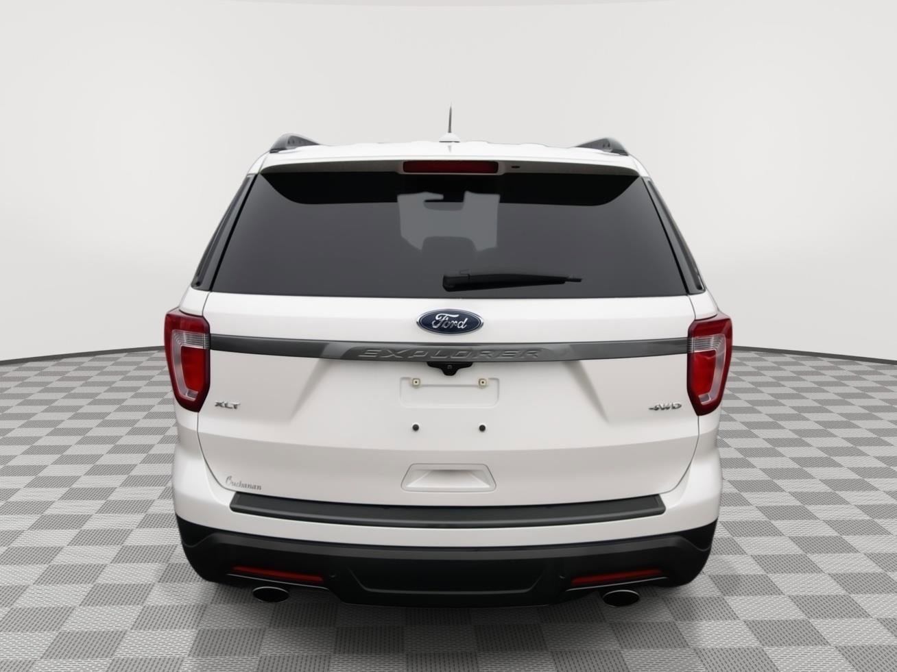 Used 2018 Ford Explorer XLT w/ Equipment Group 202A image 6