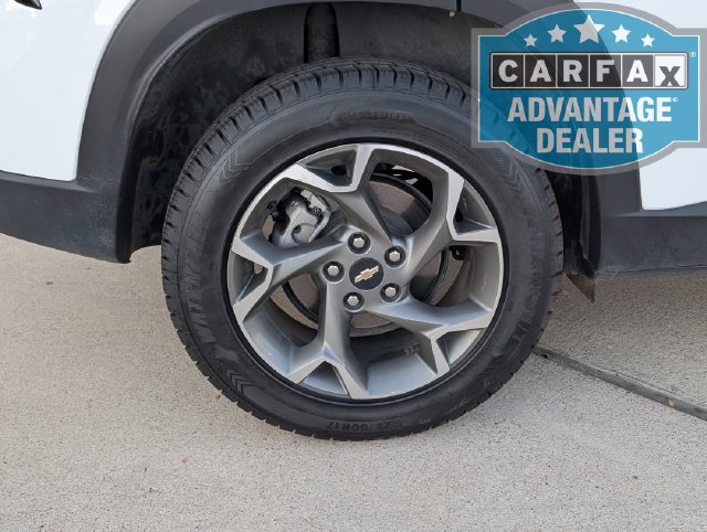 Used 2025 Chevrolet Trax LT FWD image 3