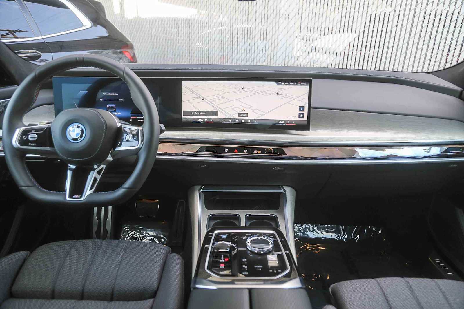 Used 2025 BMW i7 M70 image 9